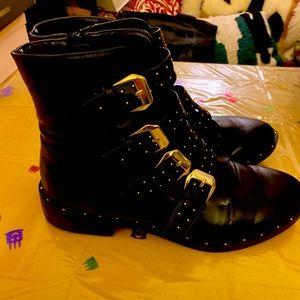 Beautiful boots black color size 7.5